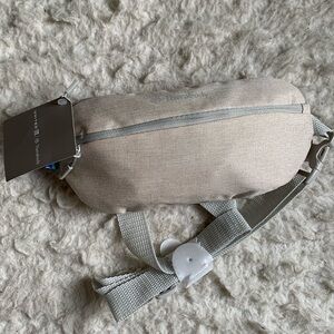 Therabody x United Airlines Travel Toiletries Fanny Pack Crossbody Bag NWT